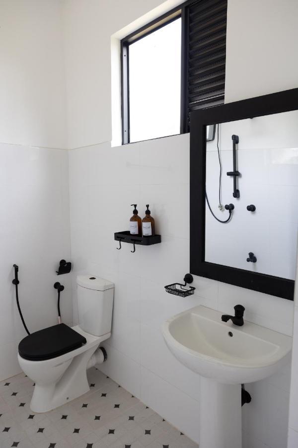 Spindrift Hostel Madiha (Adults Only) Matara Exterior photo
